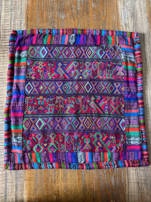 Símbolos Embroidered Pillow Cover
